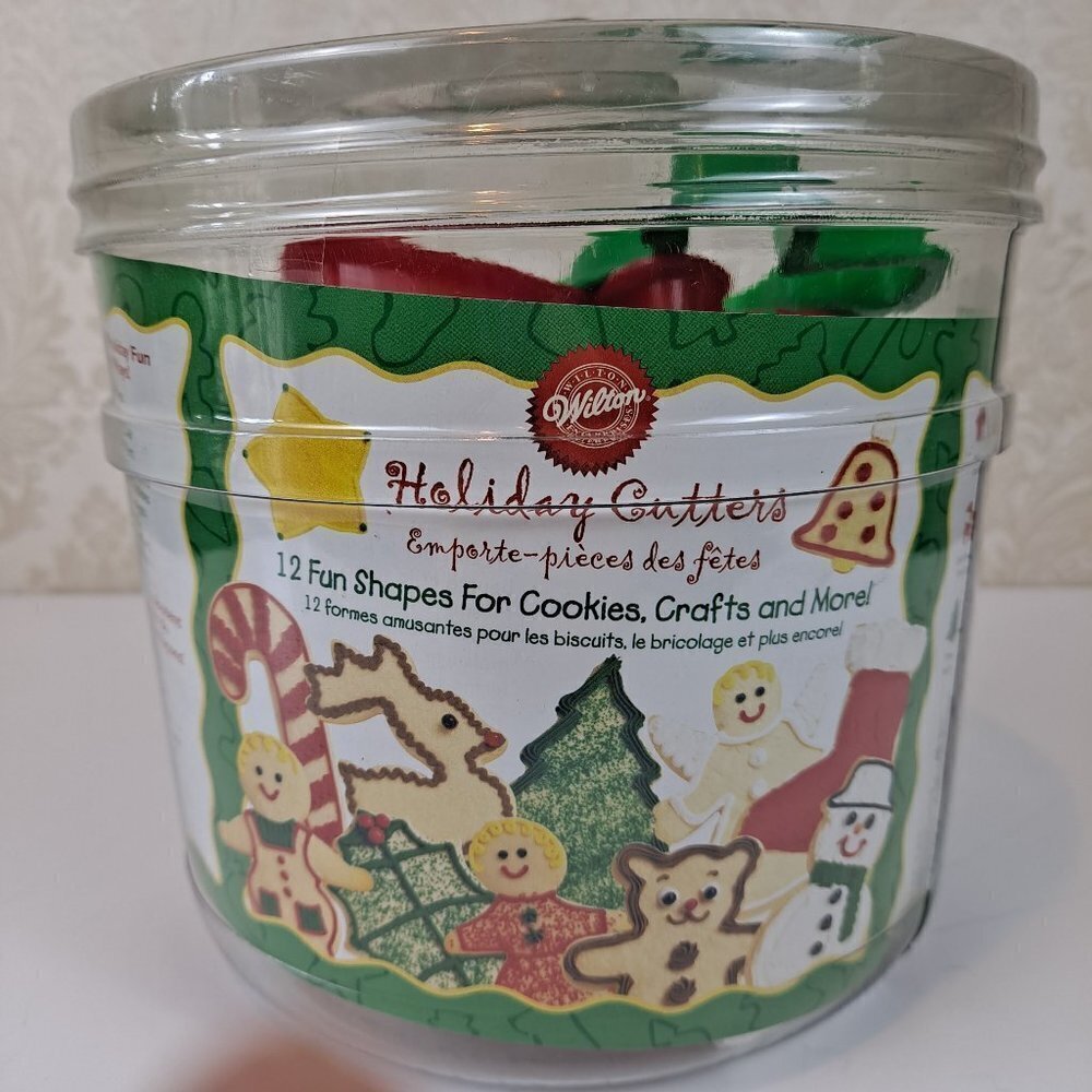 Wilton 12 Plastic Holiday Cookie Cutters with Decorating Tips in a  Bucket EUC